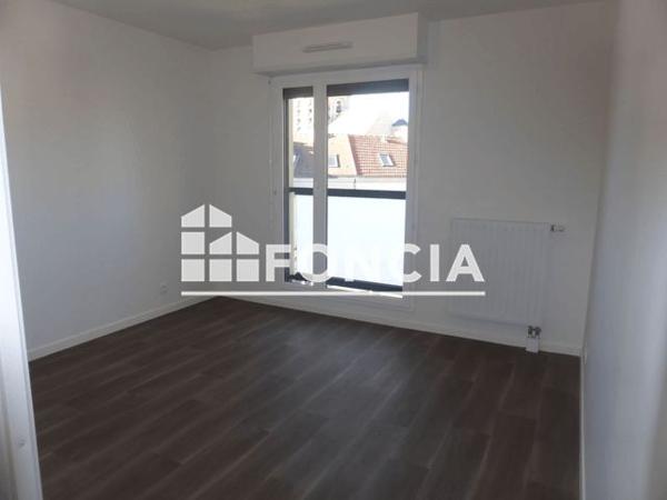 Location Appartement 2 pièces 40.13 m² - 120 RUE PIERRE BROSSOLETTE Sarcelles 95200