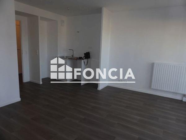 Location Appartement 2 pièces 40.13 m² - 120 RUE PIERRE BROSSOLETTE Sarcelles 95200