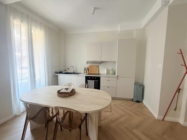 Location                                                      Appartement
                        
                     3 pièces                      58 m2                     à Nice