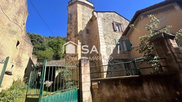 Grande maison familliale ou immeuble sur un terrain de 558 m² clos.