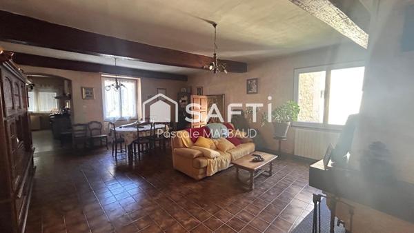 Grande maison familliale ou immeuble sur un terrain de 558 m² clos.