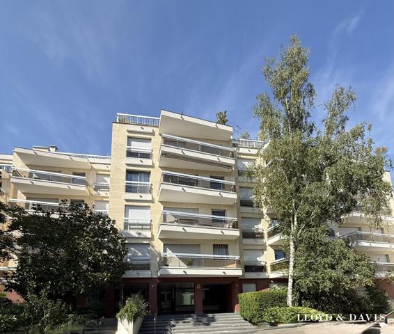 Versailles Notre-Dame – Appartement familial traversant avec balcon plein sud
