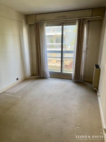 Versailles Notre-Dame – Appartement familial traversant avec balcon plein sud