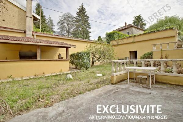 Vente                                                      Immeuble
                        
                     8 pièces                      248 m2                     à Bourgoin-Jallieu