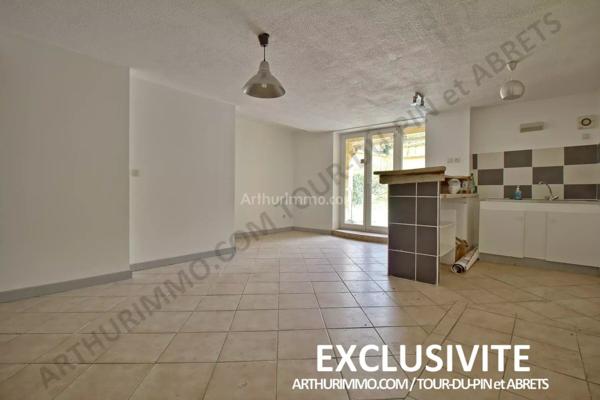 Vente                                                      Immeuble
                        
                     8 pièces                      248 m2                     à Bourgoin-Jallieu