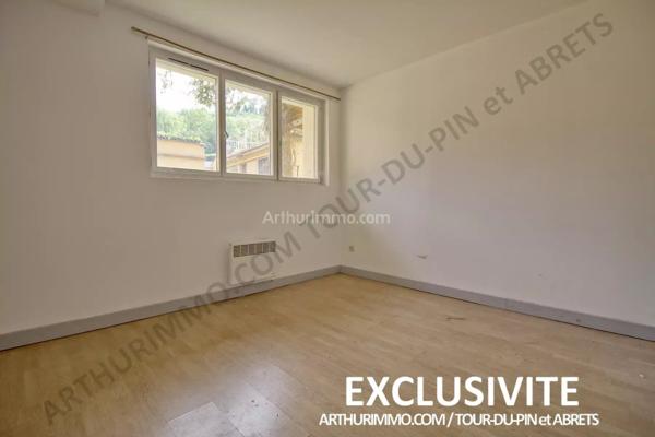 Vente                                                      Immeuble
                        
                     8 pièces                      248 m2                     à Bourgoin-Jallieu