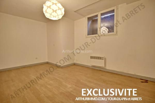 Vente                                                      Immeuble
                        
                     8 pièces                      248 m2                     à Bourgoin-Jallieu