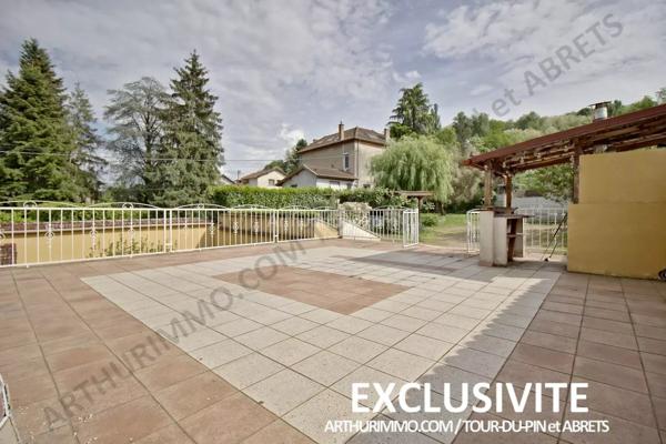 Vente                                                      Immeuble
                        
                     8 pièces                      248 m2                     à Bourgoin-Jallieu