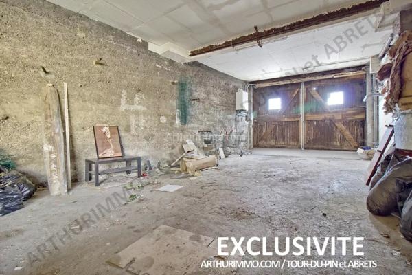 Vente                                                      Immeuble
                        
                     8 pièces                      248 m2                     à Bourgoin-Jallieu