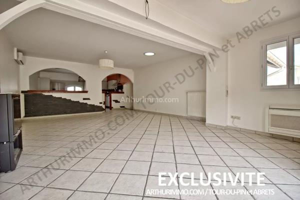 Vente                                                      Immeuble
                        
                     8 pièces                      248 m2                     à Bourgoin-Jallieu