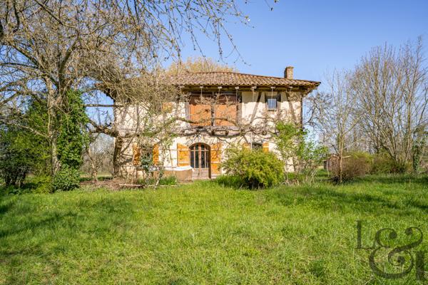 Secteur Tombeboeuf exceptionnelle maison restaurée du 16 ème (à empilage)