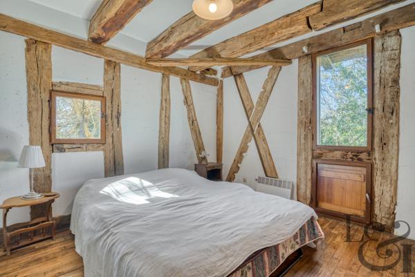 Secteur Tombeboeuf exceptionnelle maison restaurée du 16 ème (à empilage)