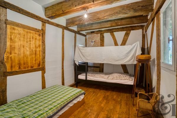 Secteur Tombeboeuf exceptionnelle maison restaurée du 16 ème (à empilage)