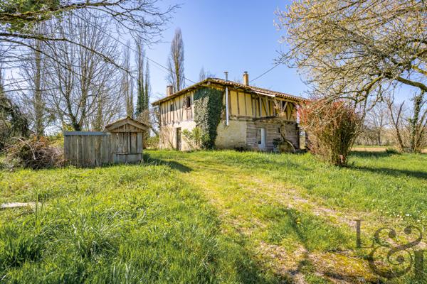 Secteur Tombeboeuf exceptionnelle maison restaurée du 16 ème (à empilage)