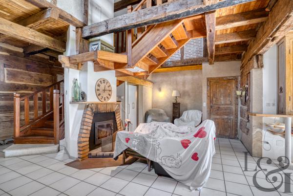 Secteur Tombeboeuf exceptionnelle maison restaurée du 16 ème (à empilage)