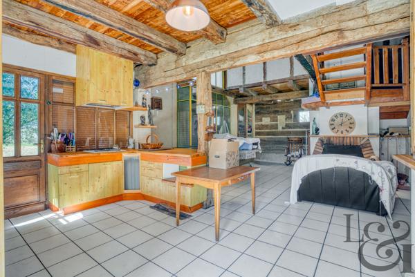 Secteur Tombeboeuf exceptionnelle maison restaurée du 16 ème (à empilage)