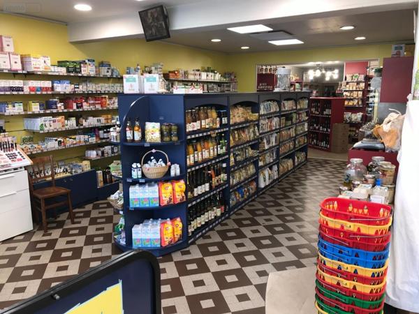 Murs commerciaux à vendre à Valognes dans la Manche (50700), ref : 310   
Centre ville