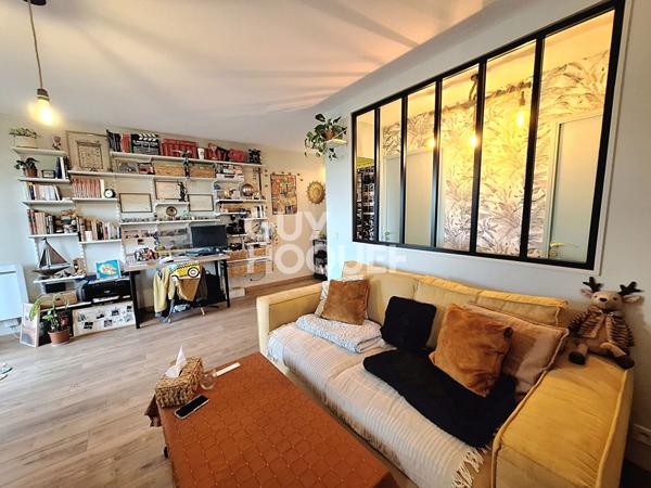 Très bel appartement T2 à Aytré - Dernier étage avec balcon et parking couvert.