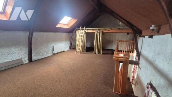 GORRON centre ville : maison en pierres comprenant: 
- Au rez-de-chaussée:  entrée sur salon/s...