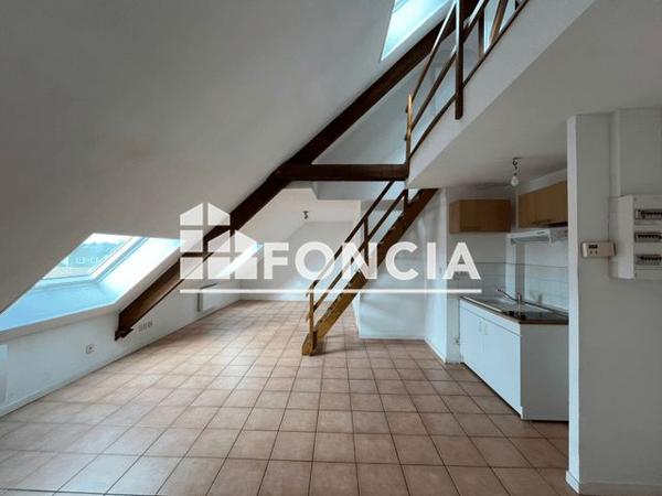 Location Appartement 2 pièces 37.3 m² - 3 RUE DU 11 NOVEMBRE La Suze Sur Sarthe 72210