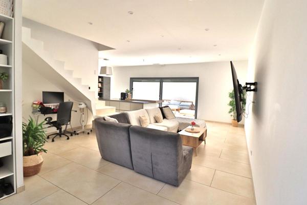 Villa  5 pièce(s) 120 m2 avec grande terrasse de 120m²