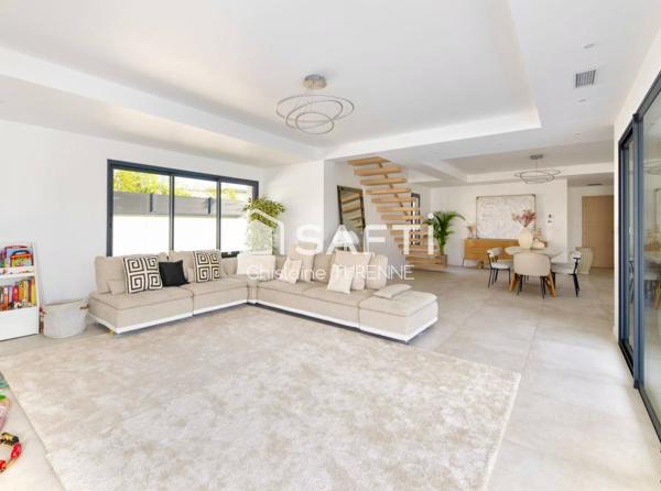 Superbe contenporaine de 220m2 avec piscine