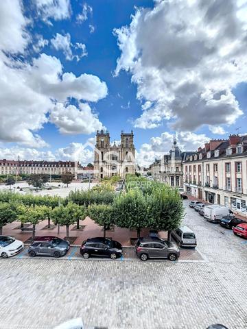 Très bel appartement avec garage au coeur de de Vitry Le François, Place d'Armes