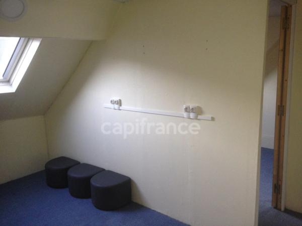 Dpt Nord (59), à vendre ROUBAIX immeuble rapport mixte commerce-bureau-appartement 11 pièces , 207m²