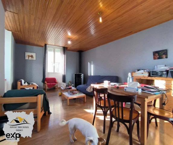 À Vendre : Maison de Bourg avec Terrain et Dépendances à Langogne