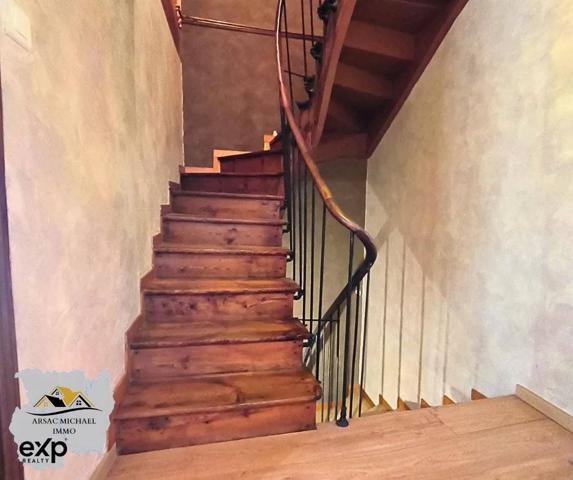 À Vendre : Maison de Bourg avec Terrain et Dépendances à Langogne