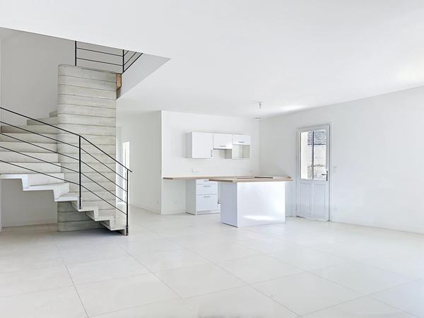 Maison
         5 pièces
        - 164 m² 350 000 € *