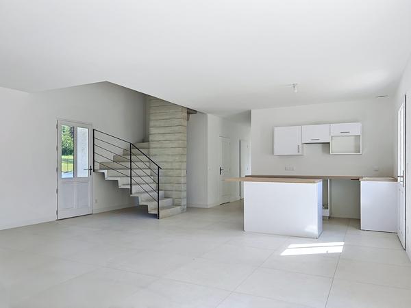 Maison
         5 pièces
        - 164 m² 350 000 € *
