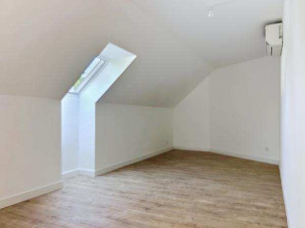 Maison
         5 pièces
        - 164 m² 350 000 € *