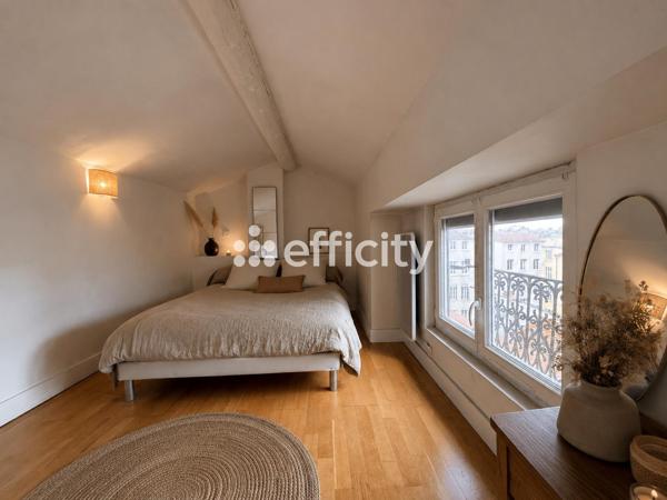Appartement
         2 pièces
        - 53 m² 250 000 € *