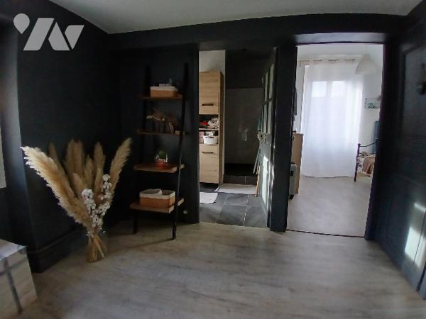 UNE MAISON D'HABITATION dans village calme