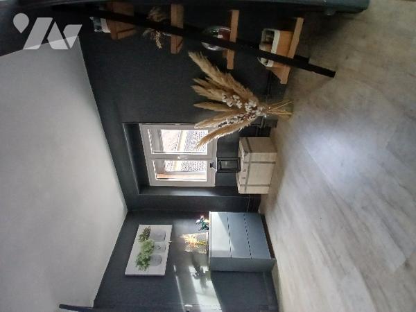 UNE MAISON D'HABITATION dans village calme