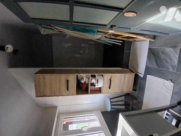 UNE MAISON D'HABITATION dans village calme