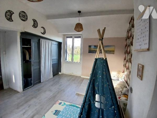 UNE MAISON D'HABITATION dans village calme