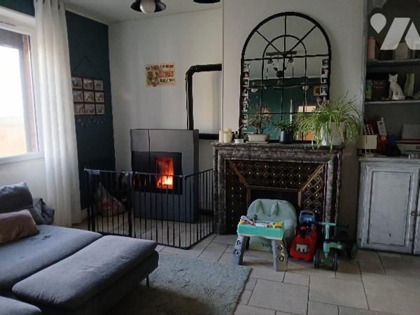 UNE MAISON D'HABITATION dans village calme