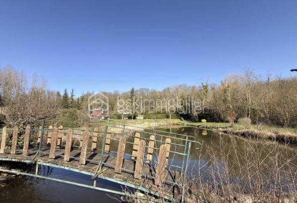 Avis aux investisseurs

Amoureux de la nature et investisseurs avisés, cette opportunité est faite pour vous !

BSK Immobilier vous présente en exclusivité cet ensemble immobilier atypique situé à Crépy-en-Valois, niché dans un écrin de verdure de plus d’un hectare.

Cette propriété unique se compose de trois chalets indépendants (T2, T3 et T4), tous actuellement loués, générant un revenu locatif annuel de 29 000 €, offrant ainsi une rentabilité immédiate.

Le domaine comprend également un étang, apportant charme, tranquillité et un cadre naturel particulièrement recherché.

Atout majeur : grâce à la superficie exceptionnelle du terrain, de nombreuses possibilités de développement s’offrent à vous. Il est en effet envisageable de créer d’autres chalets ou hébergements, permettant d’augmenter significativement la rentabilité locative de cet investissement.

Entre nature, calme et potentiel de développement, ce bien représente une opportunité rare sur le secteur, idéale pour un projet locatif, touristique ou un investissement patrimonial.

Une propriété qui allie revenus immédiats et fort potentiel d’évolution.