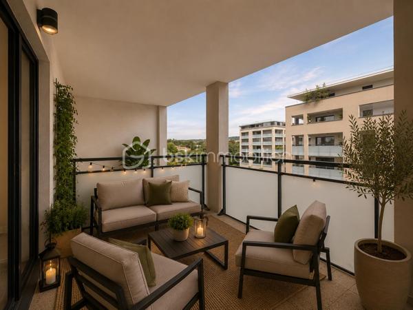 Dans une résidence récente et sécurisée de 2016, venez découvrir ce bel appartement T2 situé au 5ᵉ étage sur 7 avec ascenseur. Aucun travaux à prévoir dans cet appartement prêt à vivre.

Il se compose d’une agréable pièce de vie lumineuse avec cuisine ouverte, donnant accès à un large espace extérieur idéal pour profiter des beaux jours, d’une chambre confortable ainsi que d’une salle d’eau avec WC.

Un box fermé en sous-sol sécurisé complète ce bien, véritable atout sur le secteur.

Situé dans un quartier paisible, l’appartement bénéficie de la proximité immédiate des bus, des commerces et d’un accès rapide au centre-ville.

Idéal pour un primo-accédant ou un investissement locatif.

À visiter sans tarder !