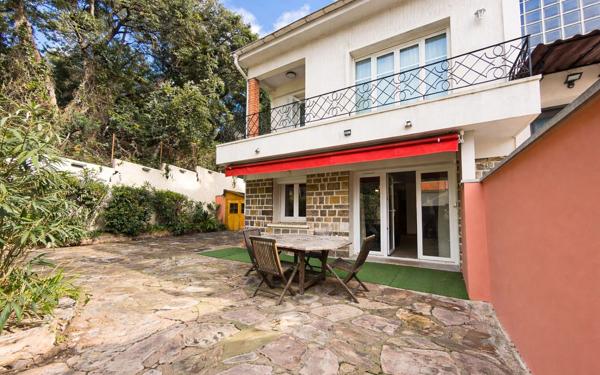 Appartement à vendre    3 pièces • 49,89 m2 Saint-Raphaël