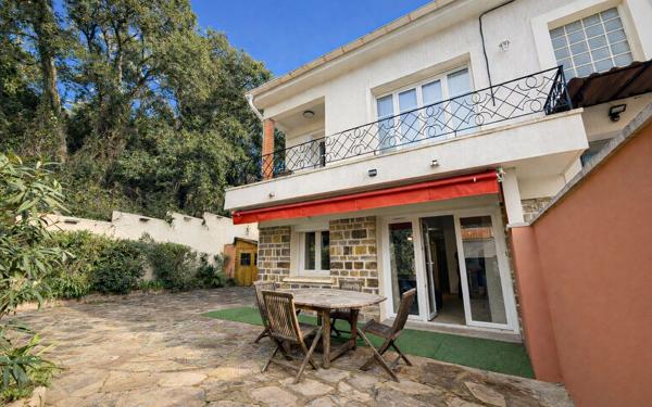 Appartement à vendre    3 pièces • 49,89 m2 Saint-Raphaël