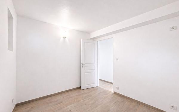 Appartement à vendre    3 pièces • 49,89 m2 Saint-Raphaël