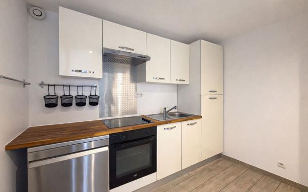 Appartement à vendre    3 pièces • 49,89 m2 Saint-Raphaël
