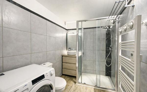 Appartement à vendre    3 pièces • 49,89 m2 Saint-Raphaël