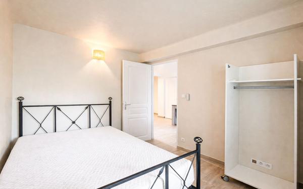 Appartement à vendre    3 pièces • 49,89 m2 Saint-Raphaël