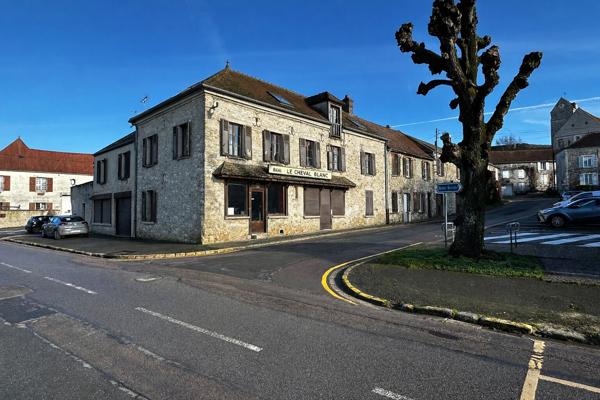 Immeuble local commercial + appartement centre de Jumeauville, Jumeauville 78580