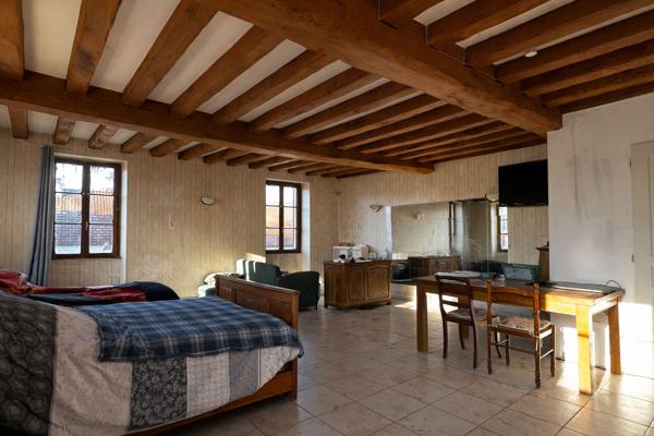 Immeuble local commercial + appartement centre de Jumeauville, Jumeauville 78580