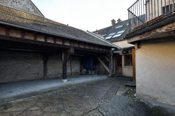 Immeuble local commercial + appartement centre de Jumeauville, Jumeauville 78580